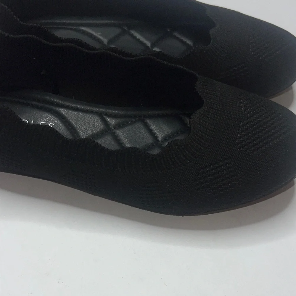 AEROSOLES Kids Black Textured Shoes size 1